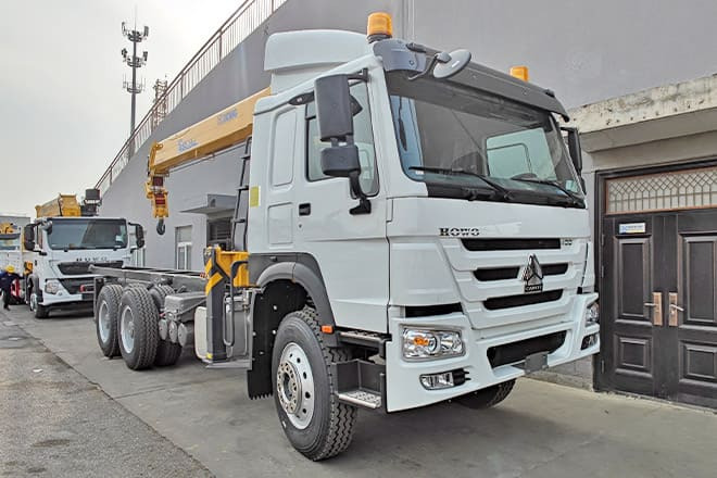 XCMG Truck Mounted Crane with Hydraulic Boom Capacity for Sale in Kenya - Camión grúa: foto 2 XCMG Truck Mounted Crane with Hydraulic Boom Capacity for Sale in Kenya - Camión grúa: foto 2