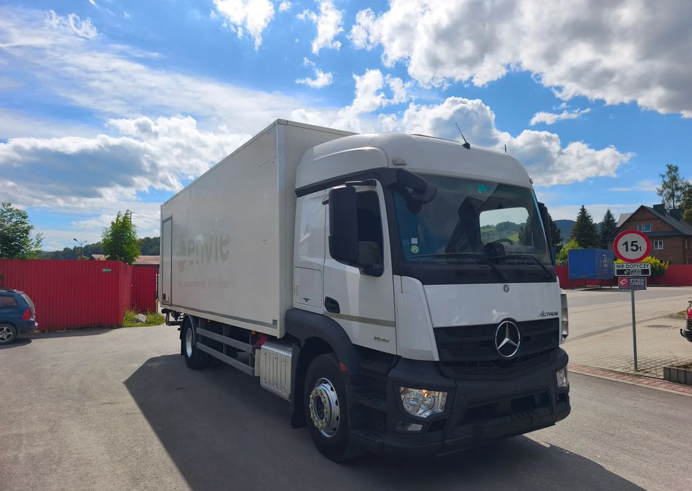 Mercedes-Benz ACTROS 18.360 kontener 18 p , winda - Camión caja cerrada: foto 1 Mercedes-Benz ACTROS 18.360 kontener 18 p , winda - Camión caja cerrada: foto 1