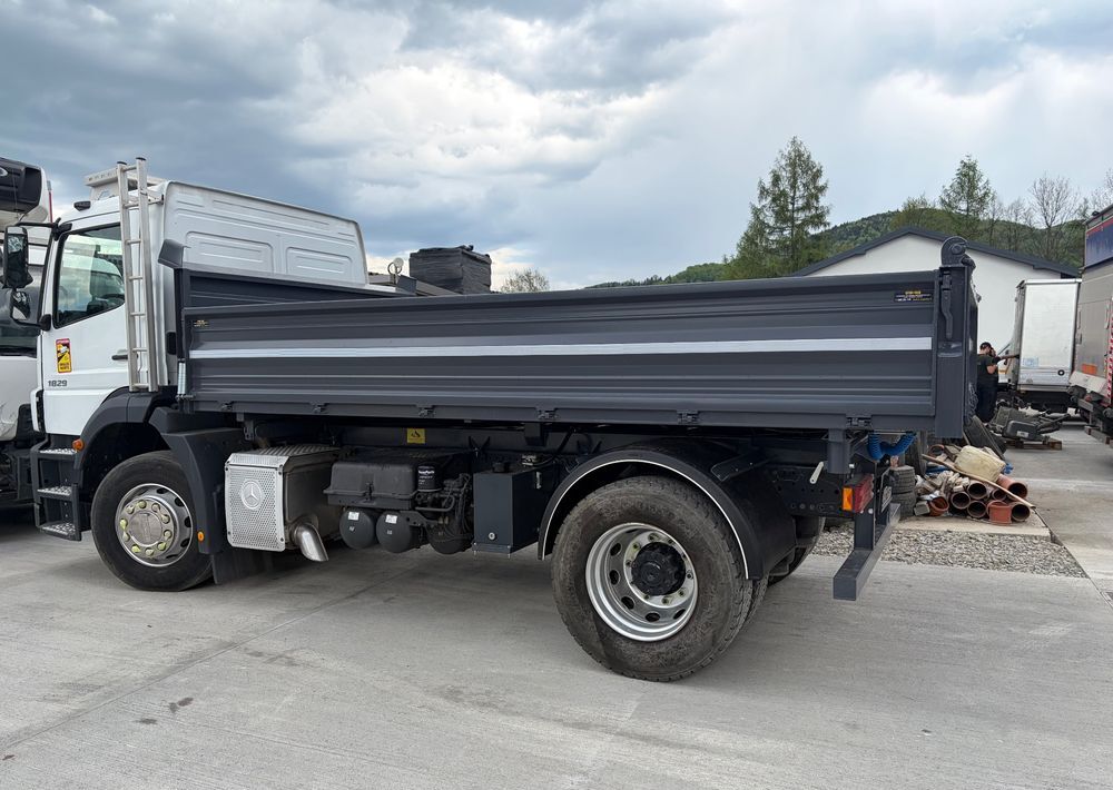 Mercedes-Benz Axor 1829 wywrot wywrotka kiper blokada - Volquete camión: foto 2 Mercedes-Benz Axor 1829 wywrot wywrotka kiper blokada - Volquete camión: foto 2
