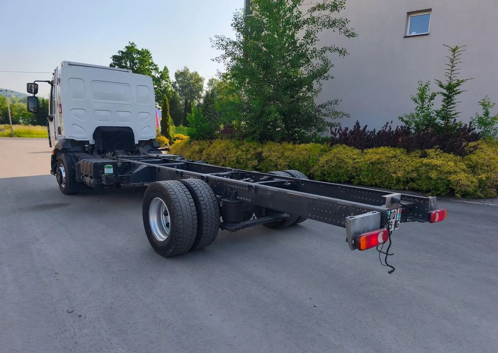 Renault Gama D 16.250 rama do zabudowy poduszka blokada mostu - Chasis camión: foto 4 Renault Gama D 16.250 rama do zabudowy poduszka blokada mostu - Chasis camión: foto 4