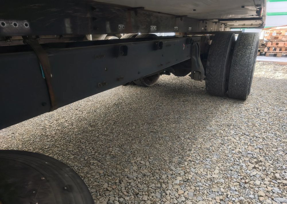 Renault Gama D 18.280 rama do zabudowy poduszka - Chasis camión: foto 5 Renault Gama D 18.280 rama do zabudowy poduszka - Chasis camión: foto 5