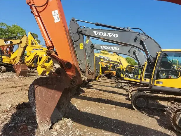 2022 Hitachi ZX240 - Excavadora de cadenas: foto 3 2022 Hitachi ZX240 - Excavadora de cadenas: foto 3