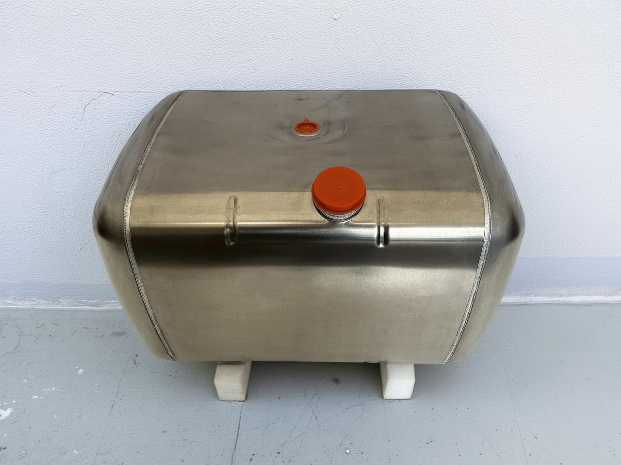 MERCEDES-BENZ - Depósito de combustible: foto 1 MERCEDES-BENZ - Depósito de combustible: foto 1