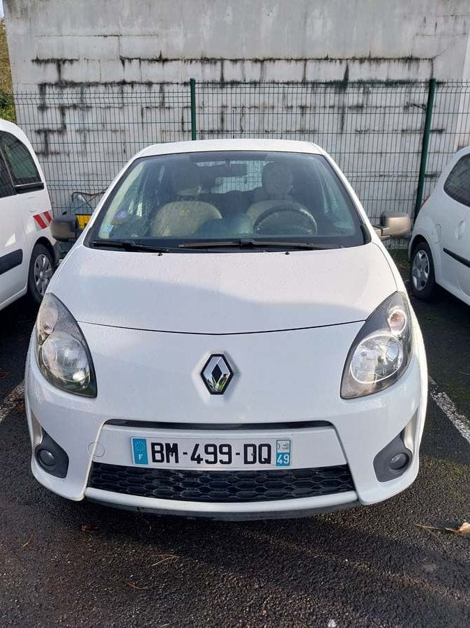 RENAULT TWINGO PH2 GPL. Contrôle technique du 29/12/2025 défavorable pour défaillances majeures. Limite de validité de la contre-visite 27/02/2026. Ne passe pas en GPL. VENDUS EN L'ETAT, AUCUNES GARAN - Coche: foto 1 RENAULT TWINGO PH2 GPL. Contrôle technique du 29/12/2025 défavorable pour défaillances majeures. Limite de validité de la contre-visite 27/02/2026. Ne passe pas en GPL. VENDUS EN L'ETAT, AUCUNES GARAN - Coche: foto 1