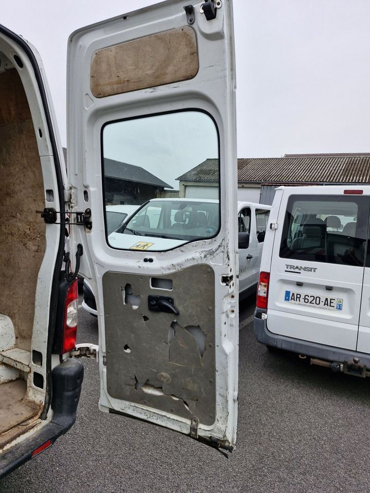 Renault Master 189APY51 7 places de 2005. 68 226 Km. Cabine repliable. Entretien régulier. Compte rendus des derniers Contrôle technique en pièces jointe avec Carte grise + historique entretien. - Furgoneta combi: foto 5 Renault Master 189APY51 7 places de 2005. 68 226 Km. Cabine repliable. Entretien régulier. Compte rendus des derniers Contrôle technique en pièces jointe avec Carte grise + historique entretien. - Furgoneta combi: foto 5
