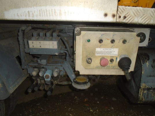 Mazda bongo - Camión con plataforma elevadora: foto 5 Mazda bongo - Camión con plataforma elevadora: foto 5