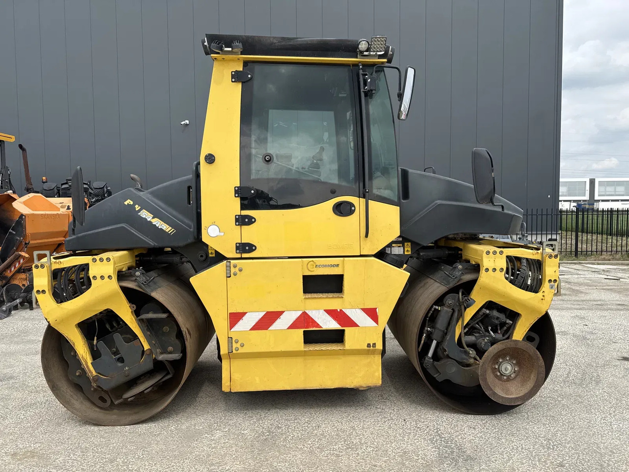 Bomag BW 154 AP-4i AM - Apisonadora de asfalto: foto 1 Bomag BW 154 AP-4i AM - Apisonadora de asfalto: foto 1