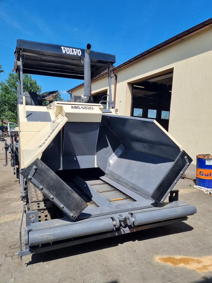 VOLVO TITAN 6820 - Pavimentadora de asfalto: foto 4 VOLVO TITAN 6820 - Pavimentadora de asfalto: foto 4