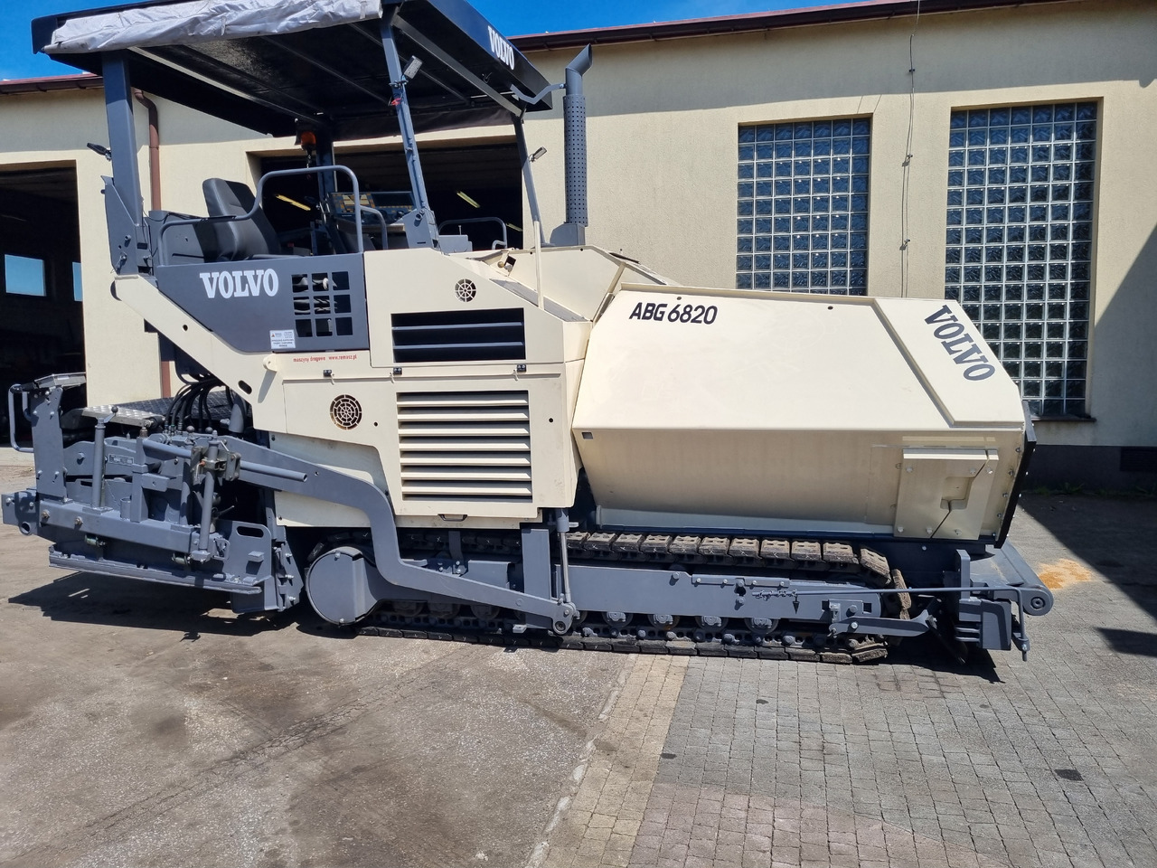 VOLVO TITAN 6820 - Pavimentadora de asfalto: foto 3 VOLVO TITAN 6820 - Pavimentadora de asfalto: foto 3