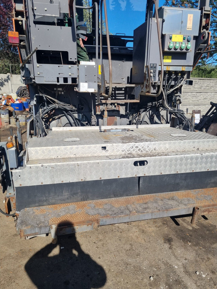 VOLVO TITAN 6870 - Pavimentadora de asfalto: foto 1 VOLVO TITAN 6870 - Pavimentadora de asfalto: foto 1