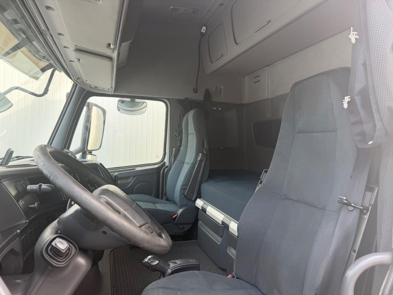 Volvo FH 420 EEV VEB/Top-Zustand/TÜV - Cabeza tractora: foto 5 Volvo FH 420 EEV VEB/Top-Zustand/TÜV - Cabeza tractora: foto 5