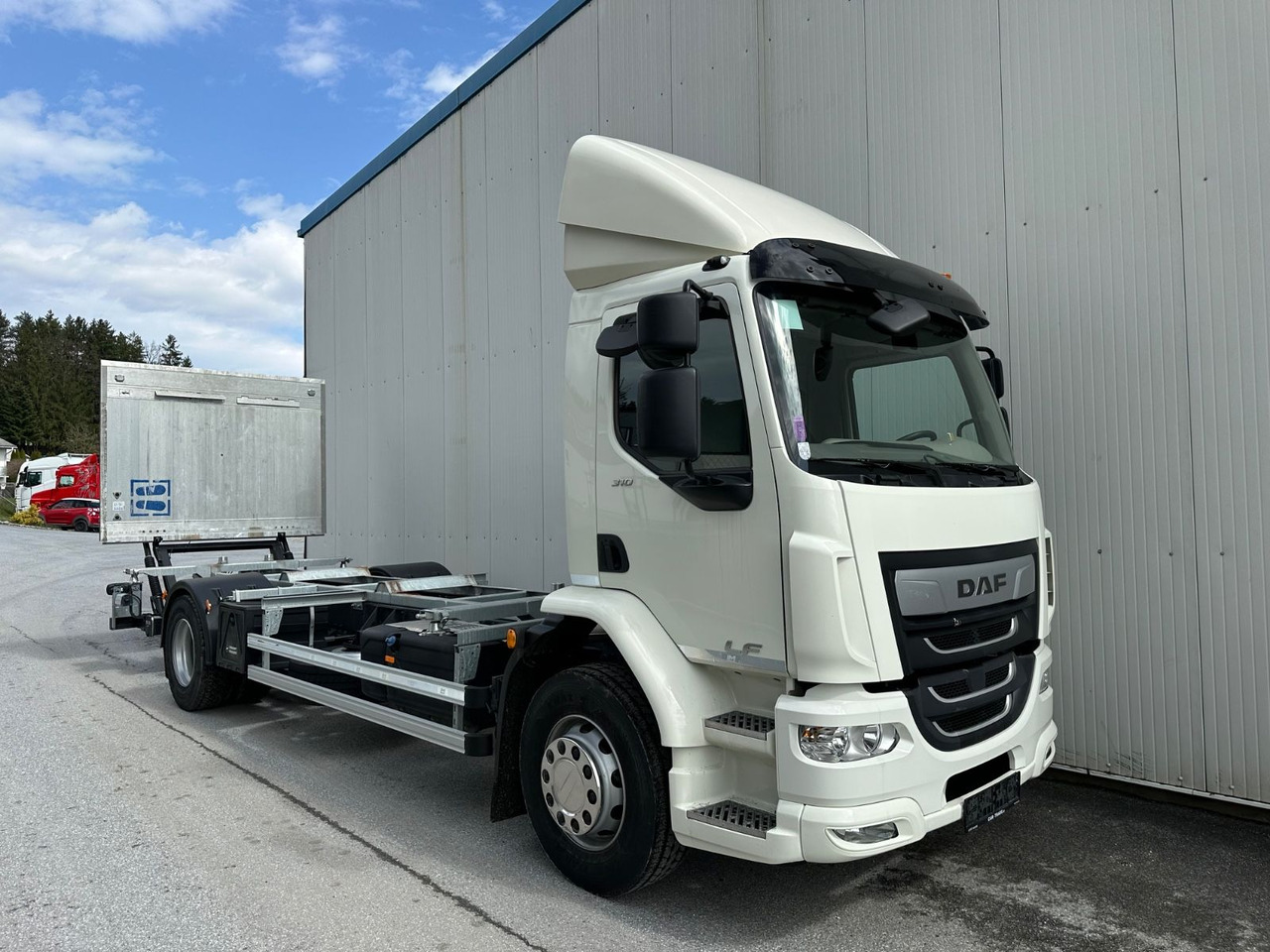 DAF LF 310 8G LBW Bär2T 3J-Garatnie DAF LF 310 8G LBW Bär2T 3J-Garatnie - Portacontenedore/ Intercambiable camión: foto 2 DAF LF 310 8G LBW Bär2T 3J-Garatnie DAF LF 310 8G LBW Bär2T 3J-Garatnie - Portacontenedore/ Intercambiable camión: foto 2