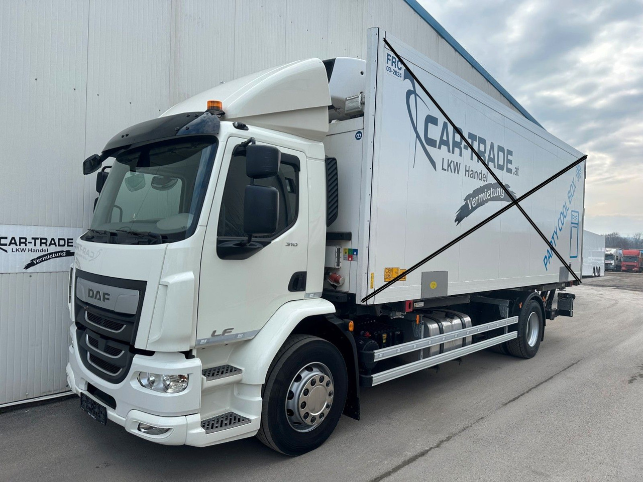 DAF LF 310 8G LBW Bär2T 3J-Garatnie DAF LF 310 8G LBW Bär2T 3J-Garatnie - Portacontenedore/ Intercambiable camión: foto 3 DAF LF 310 8G LBW Bär2T 3J-Garatnie DAF LF 310 8G LBW Bär2T 3J-Garatnie - Portacontenedore/ Intercambiable camión: foto 3