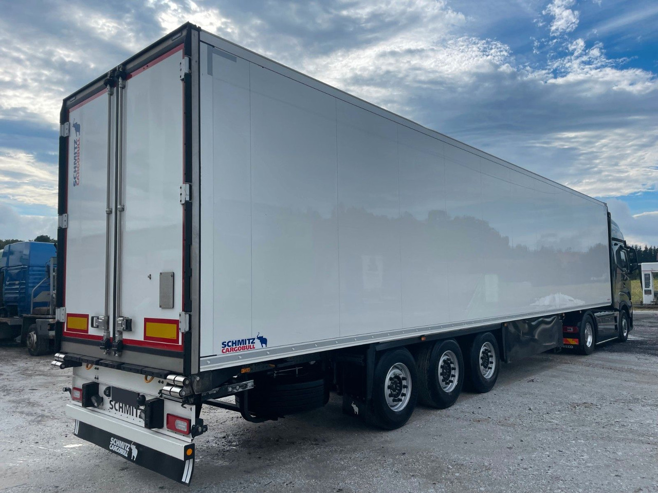 Schmitz Cargobull SKO 24 Cool V7 DoppelStock Blumenbreit - Caja cerrada semirremolque: foto 4 Schmitz Cargobull SKO 24 Cool V7 DoppelStock Blumenbreit - Caja cerrada semirremolque: foto 4