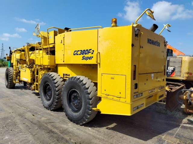 KOMATSU GC380F-2 - Fresadora en frío: foto 2 KOMATSU GC380F-2 - Fresadora en frío: foto 2