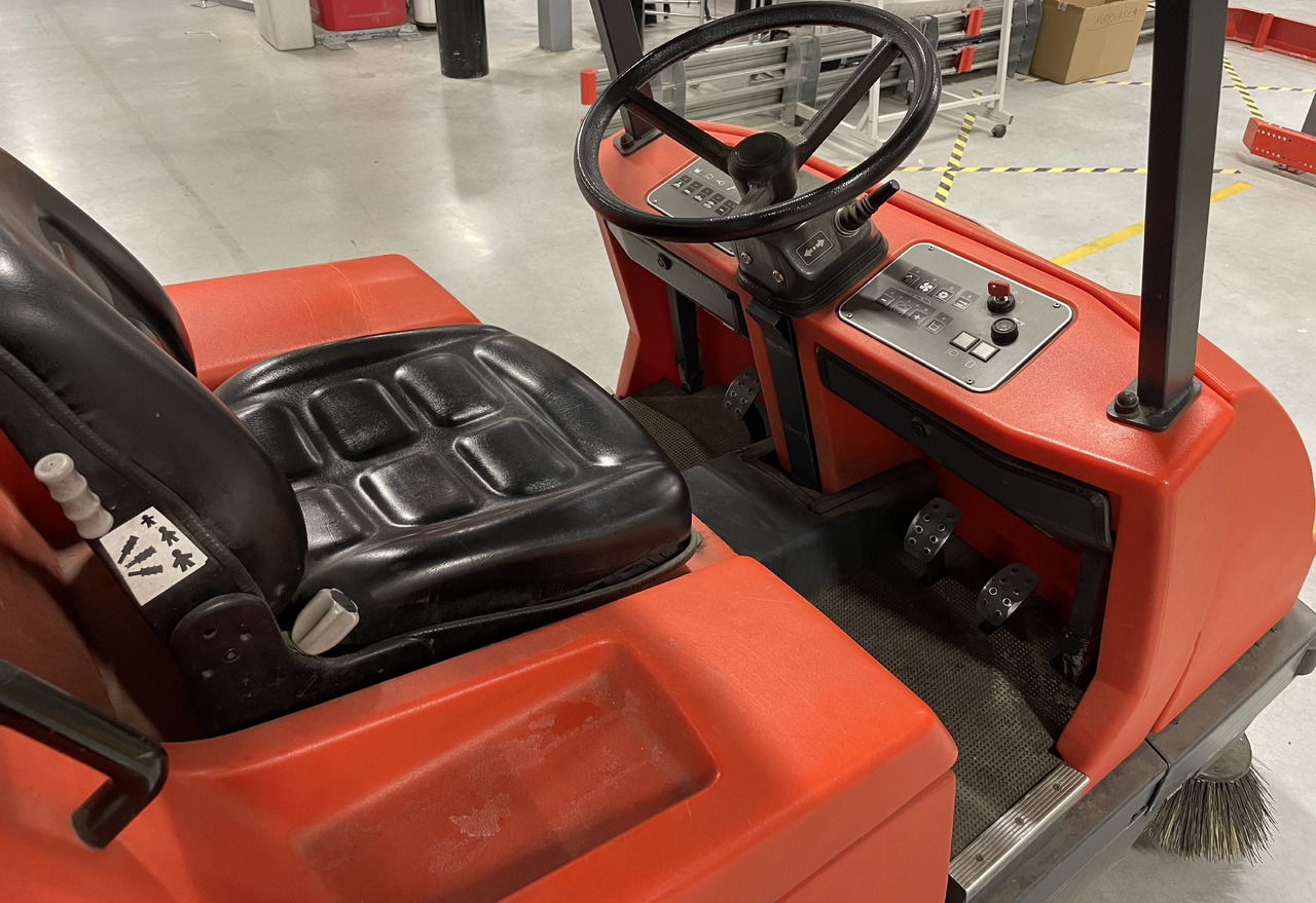 Hako Hakomatic B 1100 - Barredora industrial: foto 3 Hako Hakomatic B 1100 - Barredora industrial: foto 3