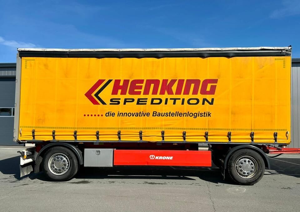 Anhänger + Krone + 2 Achsen + Scheibenbremse + EZ 2018 - Remolque con toldo: foto 1 Anhänger + Krone + 2 Achsen + Scheibenbremse + EZ 2018 - Remolque con toldo: foto 1