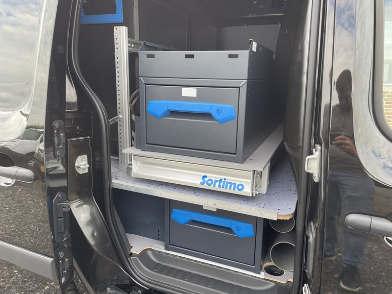 Furgoneta pequeña Renault Kangoo 1.5 dCi E6 90pk R-link BPM Vrij! Lease €171 p/m, Airco, Navi + Camera, PDC, Volledig onderhoudshistorie aanwezig: foto 17 Furgoneta pequeña Renault Kangoo 1.5 dCi E6 90pk R-link BPM Vrij! Lease €171 p/m, Airco, Navi + Camera, PDC, Volledig onderhoudshistorie aanwezig: foto 17