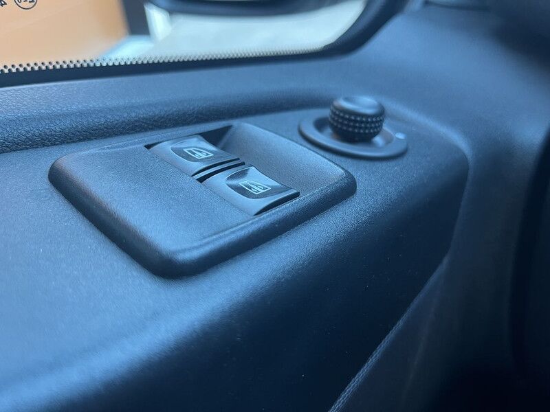 Furgoneta pequeña Renault Trafic 1.6 dCi E6 Comfort Lease €236 p/m, 2x Schuifdeur, Airco, PDC, Cruise controle, Onderhoudshistorie aanwezig: foto 13 Furgoneta pequeña Renault Trafic 1.6 dCi E6 Comfort Lease €236 p/m, 2x Schuifdeur, Airco, PDC, Cruise controle, Onderhoudshistorie aanwezig: foto 13