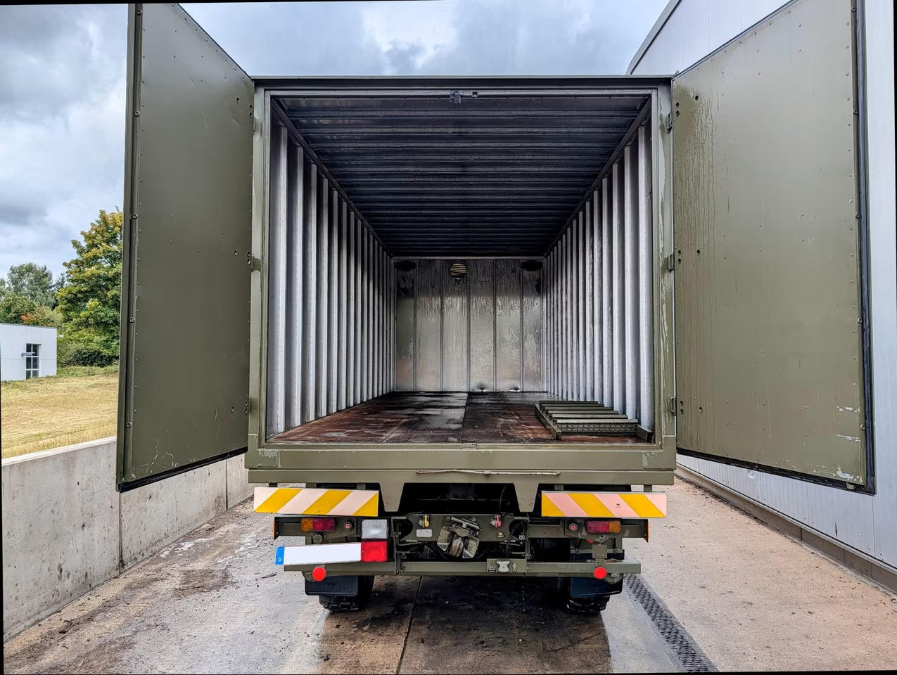 VOLVO N10 - Camión caja cerrada: foto 4 VOLVO N10 - Camión caja cerrada: foto 4