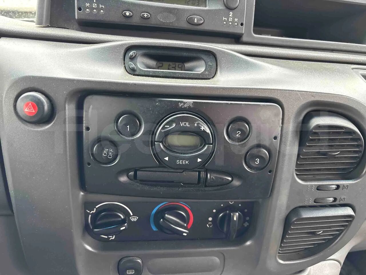 Autobús suburbano Ford Transit: foto 22
