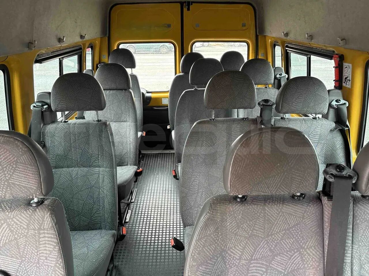 Autobús suburbano Ford Transit: foto 27 Autobús suburbano Ford Transit: foto 27