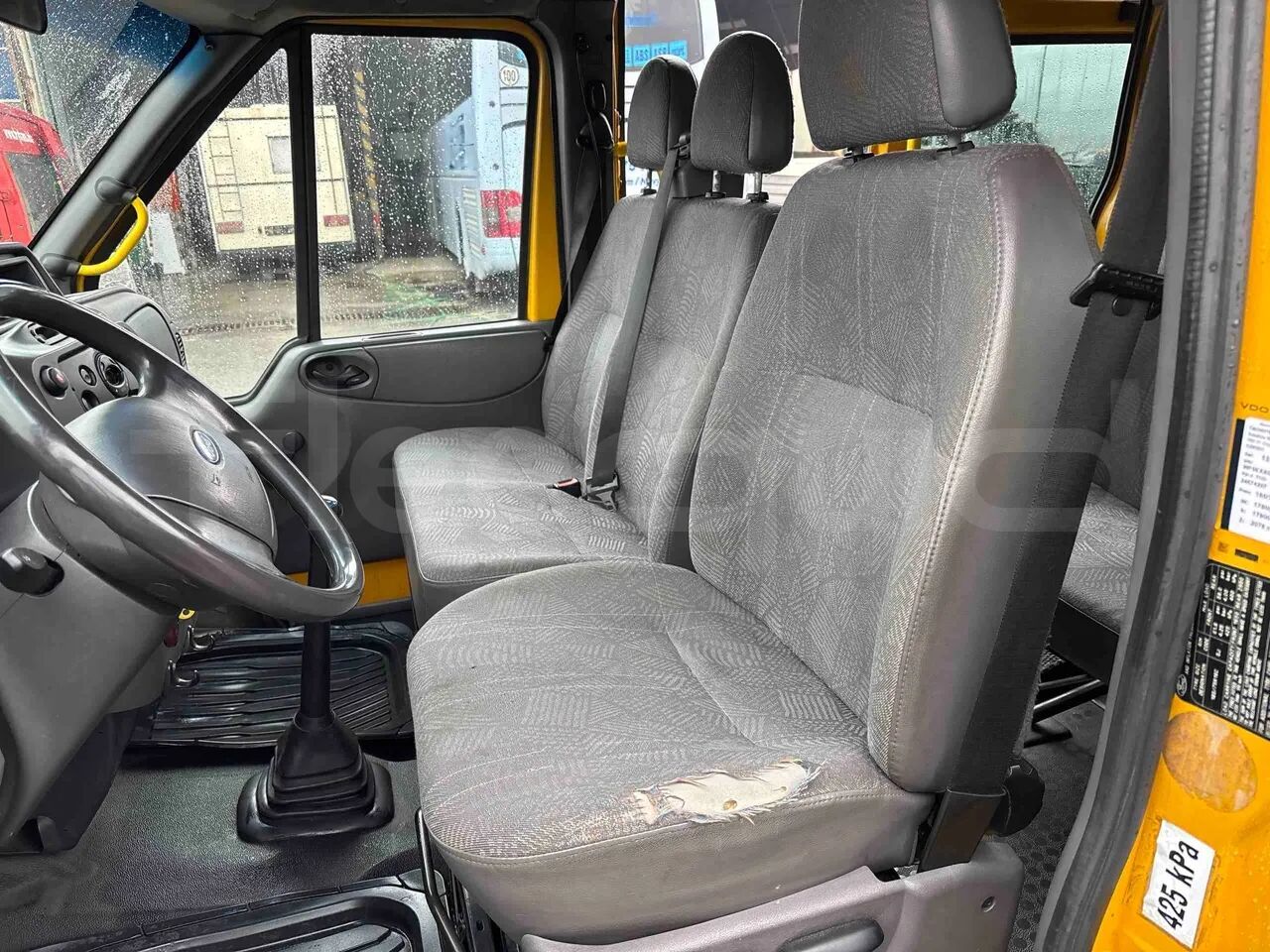 Autobús suburbano Ford Transit: foto 17 Autobús suburbano Ford Transit: foto 17