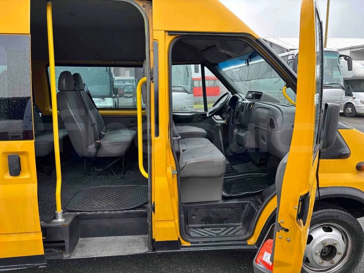 Autobús suburbano Ford Transit: foto 10 Autobús suburbano Ford Transit: foto 10