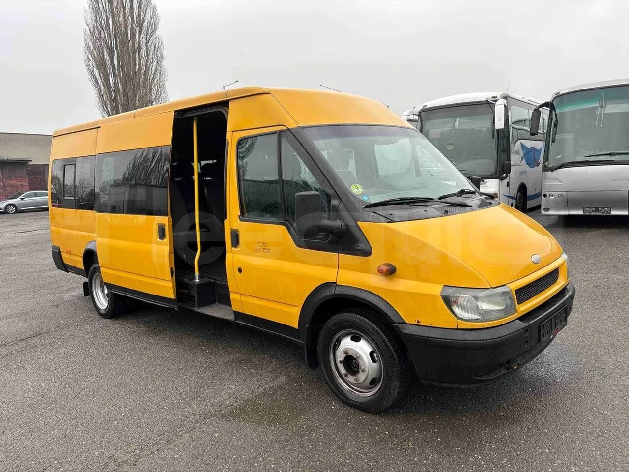 Autobús suburbano Ford Transit: foto 9 Autobús suburbano Ford Transit: foto 9