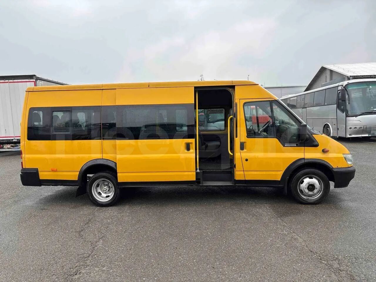 Autobús suburbano Ford Transit: foto 11 Autobús suburbano Ford Transit: foto 11