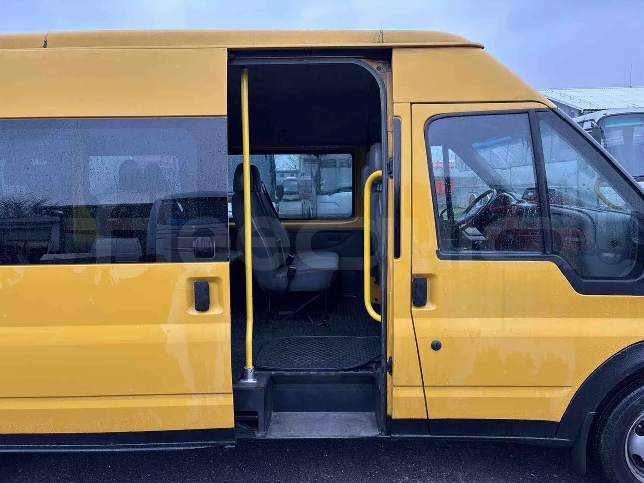 Autobús suburbano Ford Transit: foto 12