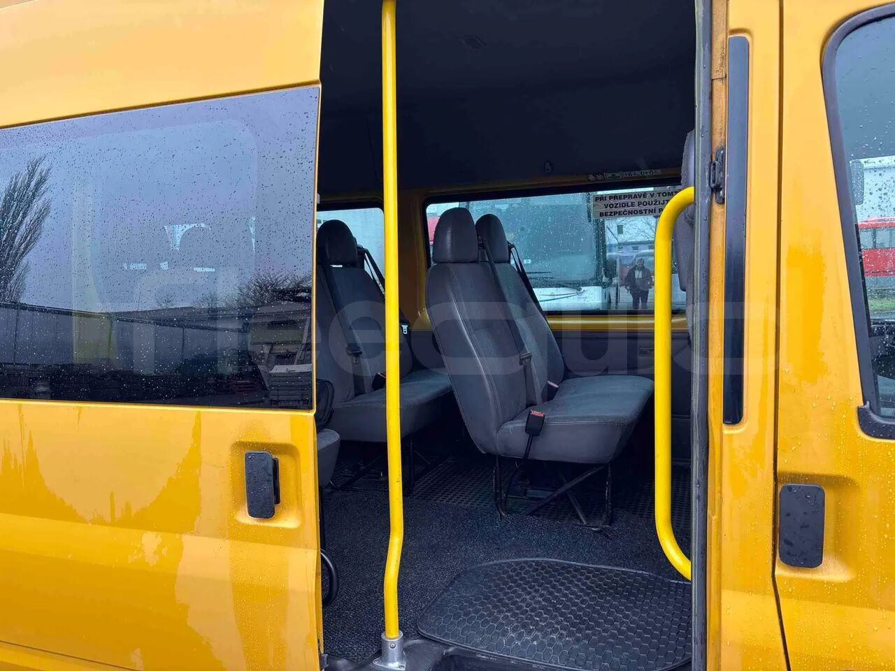 Autobús suburbano Ford Transit: foto 24