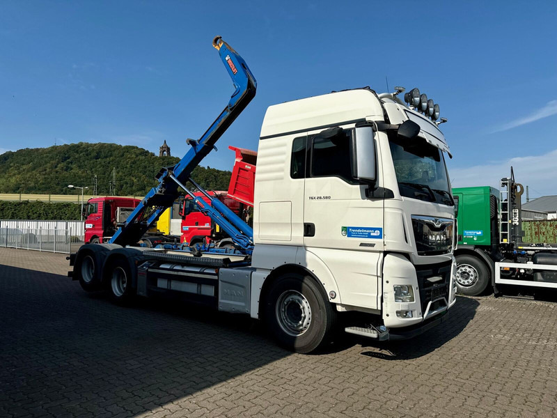 MAN TGX 26.580 BL 6x2 Zwillingbereifte Liftachse Abroller Hiab Funk- - Multibasculante camión: foto 4 MAN TGX 26.580 BL 6x2 Zwillingbereifte Liftachse Abroller Hiab Funk- - Multibasculante camión: foto 4