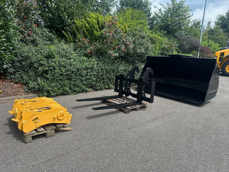 Cat 938M Fusion coupler, Bucket, Forks - Acoplamiento rápido para Maquinaria de construcción: foto 2 Cat 938M Fusion coupler, Bucket, Forks - Acoplamiento rápido para Maquinaria de construcción: foto 2