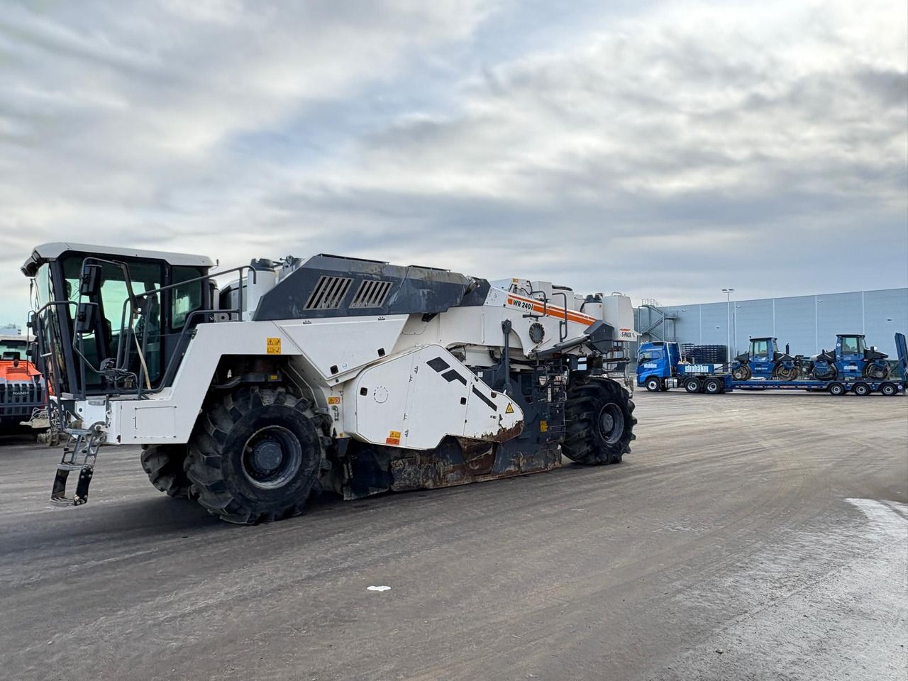 WIRTGEN WR 240i S-PACK - Estabilizador de suelos: foto 2 WIRTGEN WR 240i S-PACK - Estabilizador de suelos: foto 2