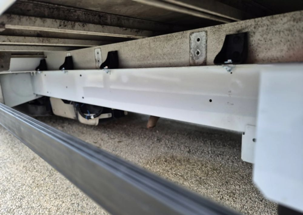 Renault Master 2.3 150KM - Furgoneta con caja de lona: foto 5 Renault Master 2.3 150KM - Furgoneta con caja de lona: foto 5