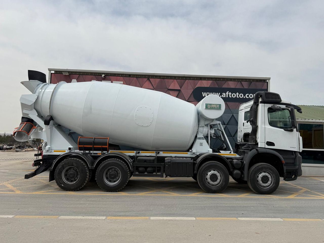 MERCEDES-BENZ 4142 - Camión hormigonera: foto 3 MERCEDES-BENZ 4142 - Camión hormigonera: foto 3