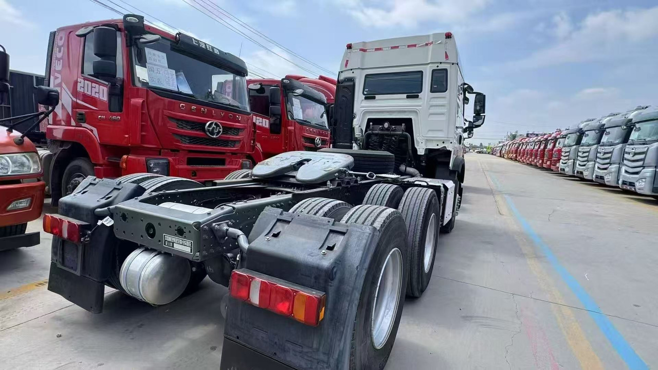 SINOTRUK howo 371,430 ,460 tractor multiple models used and stock new tractors Customizable - Cabeza tractora: foto 5 SINOTRUK howo 371,430 ,460 tractor multiple models used and stock new tractors Customizable - Cabeza tractora: foto 5