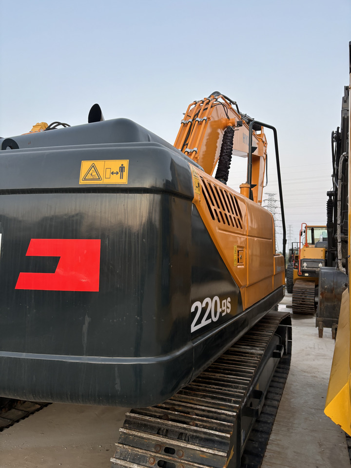 HYUNDAI 220LC—9S Hyundai 20 ton excavator in stock bucket hammer Customizable - Excavadora de cadenas: foto 1 HYUNDAI 220LC—9S Hyundai 20 ton excavator in stock bucket hammer Customizable - Excavadora de cadenas: foto 1
