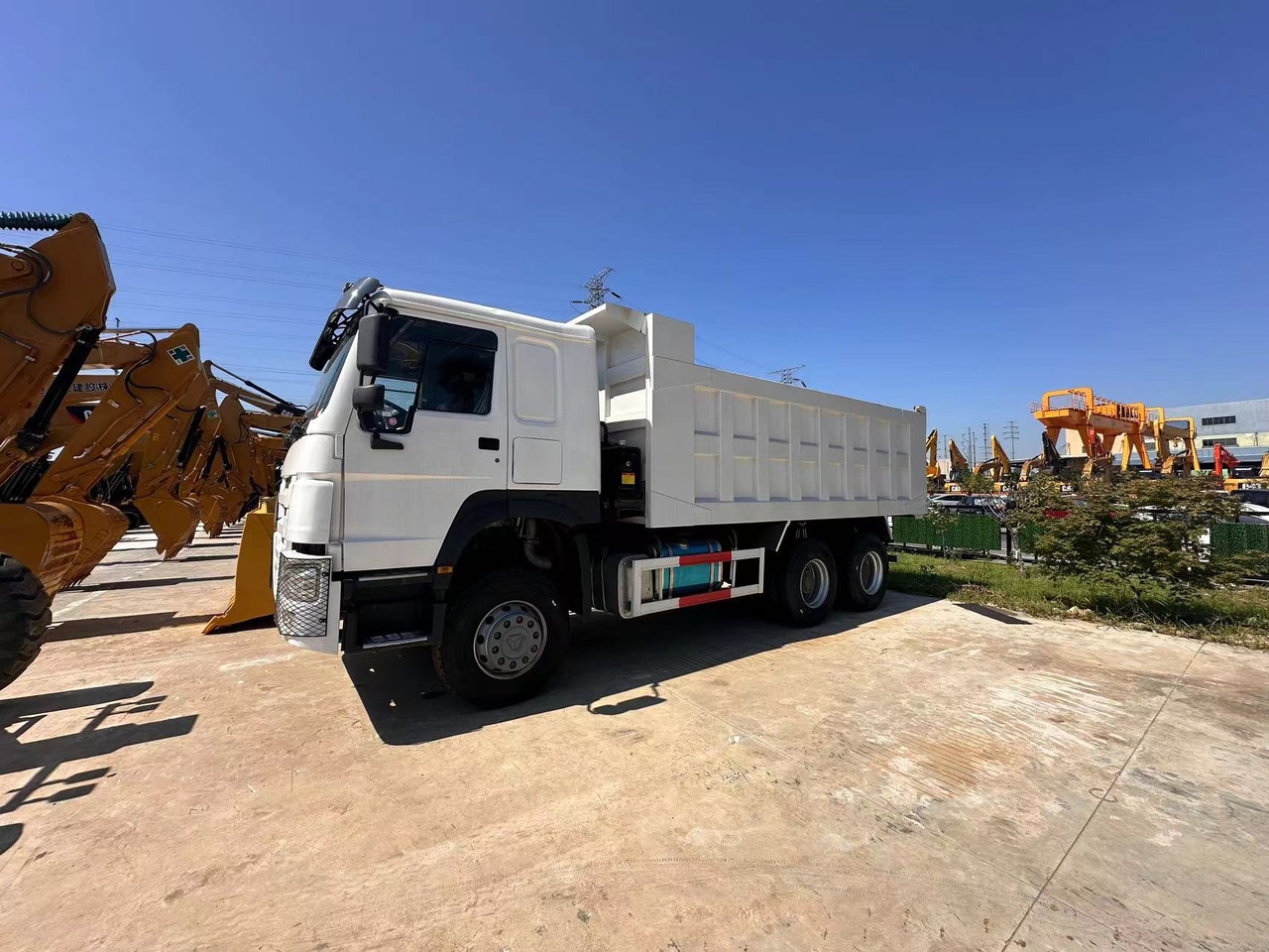 Leasing financiero de SINOTRUK howo 371 6x4 dump truck leasing SINOTRUK howo 371 6x4 dump truck: foto 6 Leasing financiero de SINOTRUK howo 371 6x4 dump truck leasing SINOTRUK howo 371 6x4 dump truck: foto 6