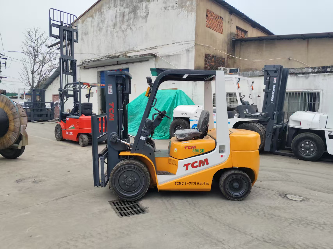 TCM FD30 Japan brand used 3 ton 4.5m diesel forklift Customizable mast clamps - Carretilla elevadora diésel: foto 2 TCM FD30 Japan brand used 3 ton 4.5m diesel forklift Customizable mast clamps - Carretilla elevadora diésel: foto 2