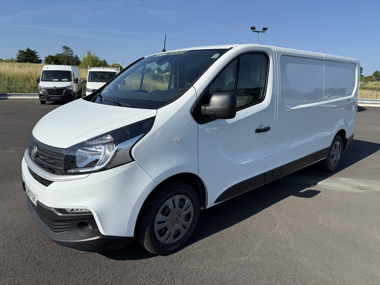 FIAT TALENTO 1T3 LH1 2.0MULTIJET120 PRO LOUNGE + ATTELAGE ET KIT BOIS COMPLET - Furgón: foto 2 FIAT TALENTO 1T3 LH1 2.0MULTIJET120 PRO LOUNGE + ATTELAGE ET KIT BOIS COMPLET - Furgón: foto 2