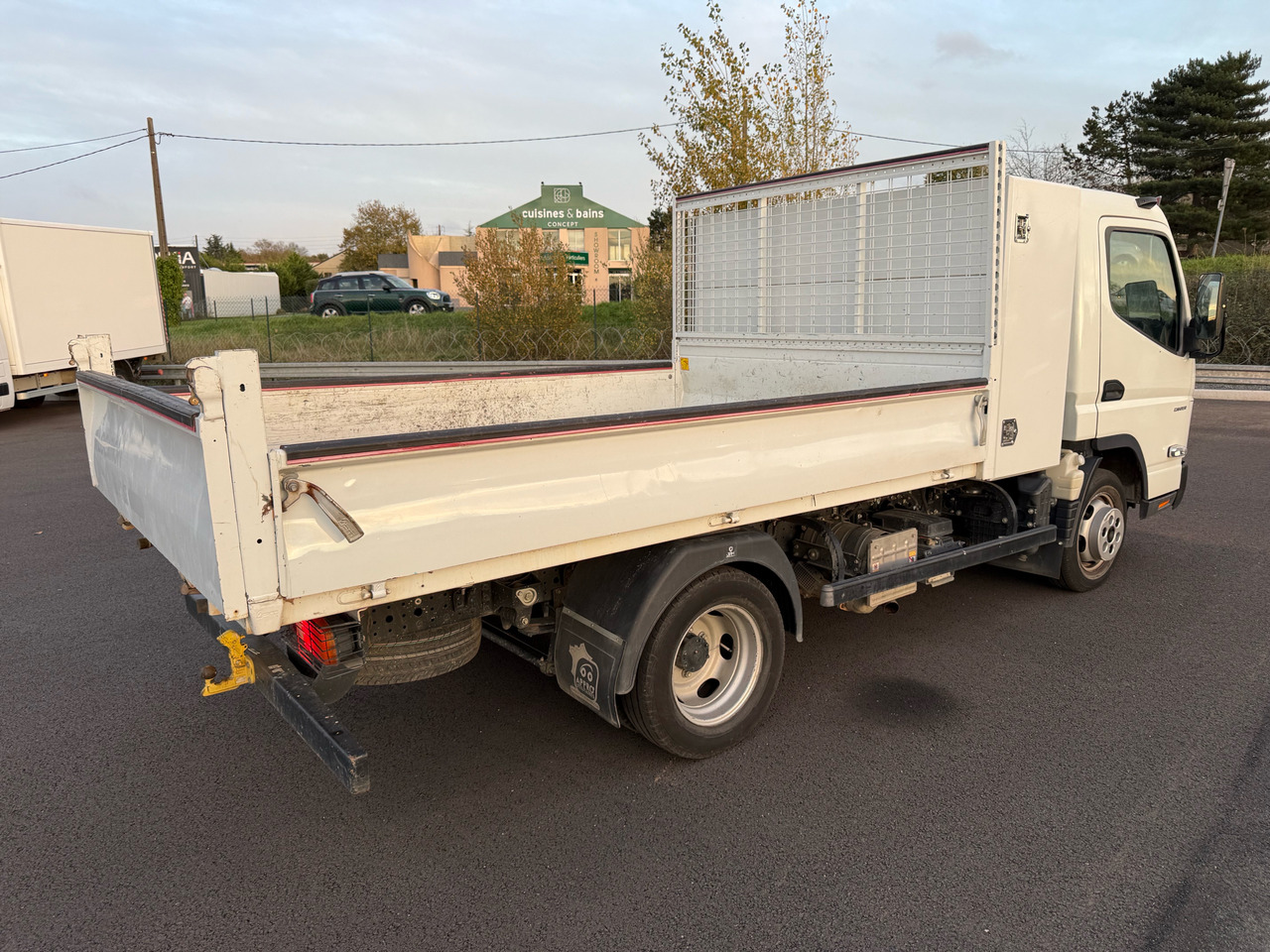 Mitsubishi Canter Fuso - Volquete furgoneta: foto 4 Mitsubishi Canter Fuso - Volquete furgoneta: foto 4