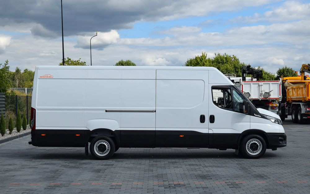Iveco DAILY MAXI 35S16 / 2.3 - 160 KM / AUTOMAT HI-MATIC / NOWY MODEL / 3 OSOBY / DOSTAWCZE / BLASZAK / KLIMA / 2023 / SERWISOWANY / SPROWADZONY Z NIEMIEC - Furgón: foto 4 Iveco DAILY MAXI 35S16 / 2.3 - 160 KM / AUTOMAT HI-MATIC / NOWY MODEL / 3 OSOBY / DOSTAWCZE / BLASZAK / KLIMA / 2023 / SERWISOWANY / SPROWADZONY Z NIEMIEC - Furgón: foto 4
