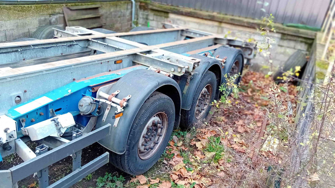 SCHMITZ CARGOBULL châssis porte-conteneur semi-remorque Os - type SGF*3 - adaptable pour conteneur 20' et 40' - Portacontenedore/ Intercambiable semirremolque: foto 3 SCHMITZ CARGOBULL châssis porte-conteneur semi-remorque Os - type SGF*3 - adaptable pour conteneur 20' et 40' - Portacontenedore/ Intercambiable semirremolque: foto 3