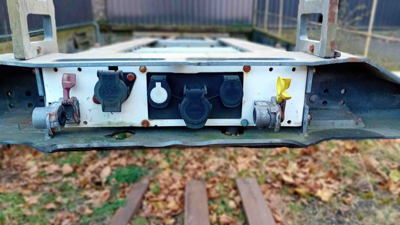 SCHMITZ CARGOBULL châssis porte-conteneur semi-remorque Os - type SGF*3 - adaptable pour conteneur 20' et 40' - Portacontenedore/ Intercambiable semirremolque: foto 5 SCHMITZ CARGOBULL châssis porte-conteneur semi-remorque Os - type SGF*3 - adaptable pour conteneur 20' et 40' - Portacontenedore/ Intercambiable semirremolque: foto 5