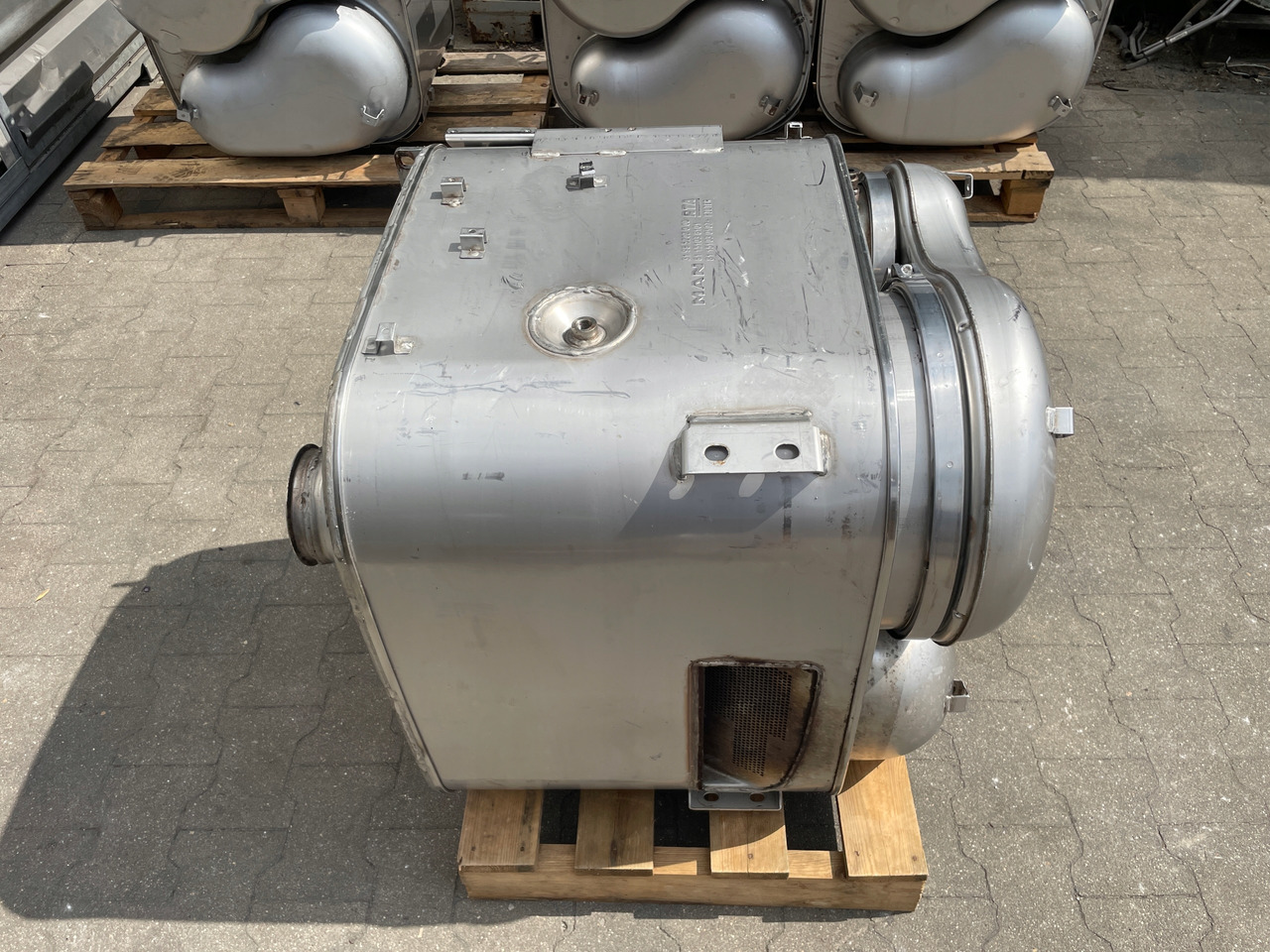 KATALIZATOR MAN TGX TGS EURO 6 DPF TŁUMIK WYDECH 81151036101 - Convertidor catalítico para Camión: foto 4 KATALIZATOR MAN TGX TGS EURO 6 DPF TŁUMIK WYDECH 81151036101 - Convertidor catalítico para Camión: foto 4