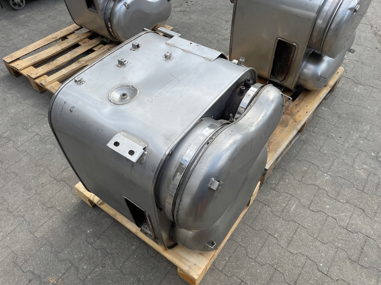 KATALIZATOR MAN TGX TGS EURO 6 DPF TŁUMIK WYDECH 81151036101 - Convertidor catalítico para Camión: foto 4 KATALIZATOR MAN TGX TGS EURO 6 DPF TŁUMIK WYDECH 81151036101 - Convertidor catalítico para Camión: foto 4