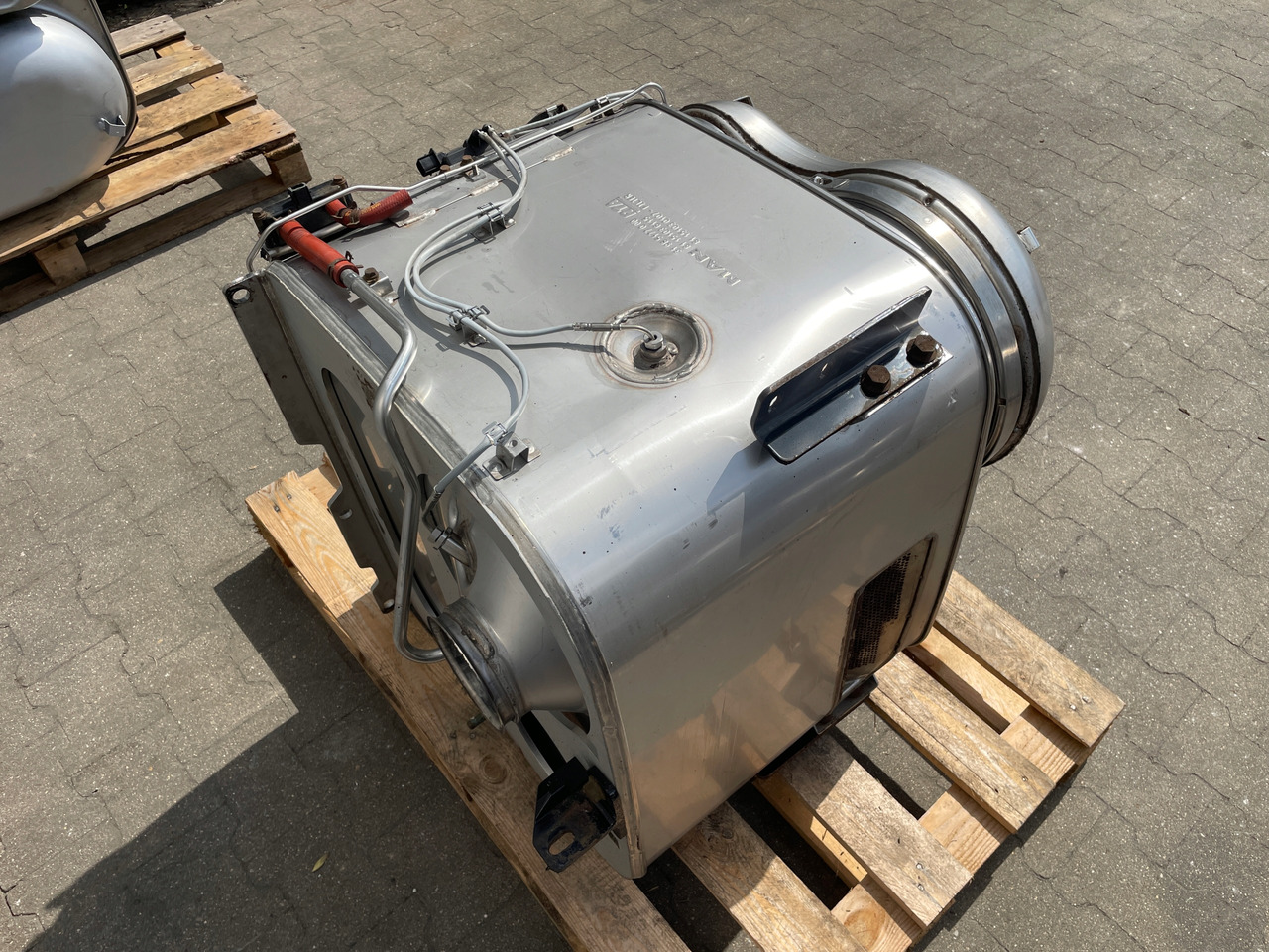 KATALIZATOR MAN TGX TGS EURO 6 DPF TŁUMIK WYDECH 81151036115 - Convertidor catalítico para Camión: foto 4 KATALIZATOR MAN TGX TGS EURO 6 DPF TŁUMIK WYDECH 81151036115 - Convertidor catalítico para Camión: foto 4