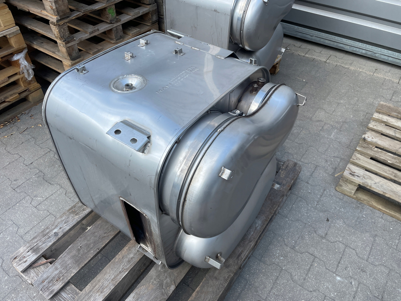 KATALIZATOR MAN TGX TGS EURO 6 DPF TŁUMIK WYDECH 81151036125 - Convertidor catalítico: foto 1 KATALIZATOR MAN TGX TGS EURO 6 DPF TŁUMIK WYDECH 81151036125 - Convertidor catalítico: foto 1